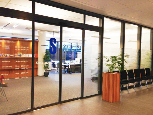 Bild vergr&ouml;&szlig;ern: Eingang Kundenzentrum