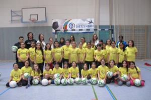 Bild vergrößern: Foto_Fußball-Mädchencamp