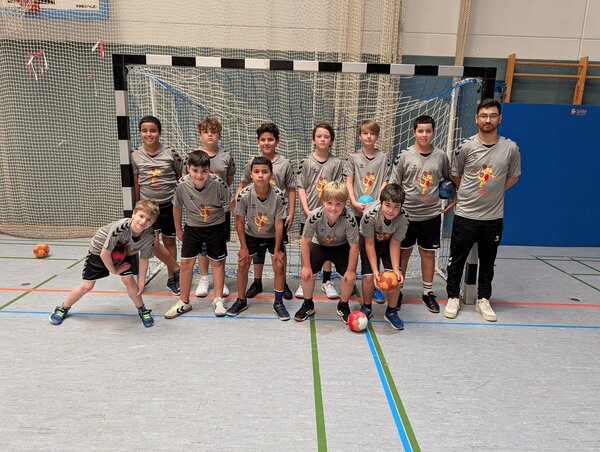 Bild vergr&ouml;&szlig;ern: D-Jugend der HSG Dietzenbach startet mit Teamgeist und neuen Trikots