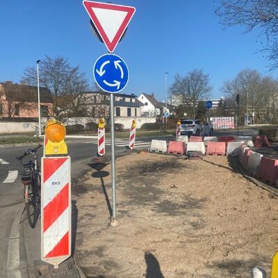 Bild vergr&ouml;&szlig;ern: Kreisel Rodgaustra&szlig;e / Offenbacher Stra&szlig;e